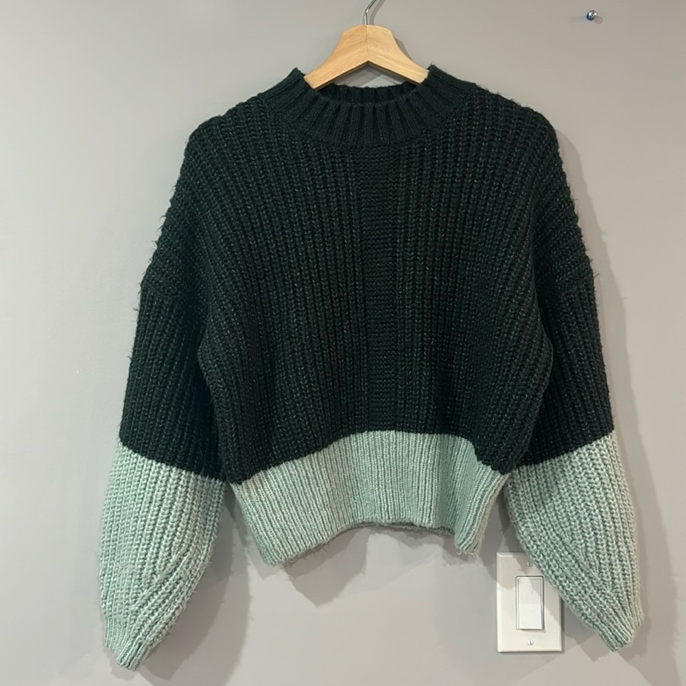 Green two tone slightly cropped sweater size M